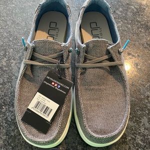 Women’s NWT Hey Dude shoes